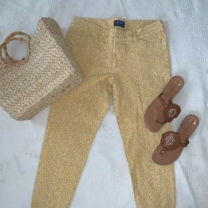 Old Navy Pixie pant in a creamy yellow w/ tiny white flowers on them, Size 12.